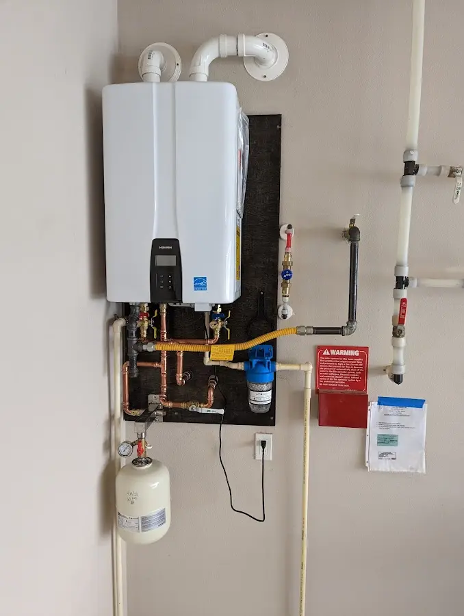 Professional plumber installing copper piping in a Leesylvania home